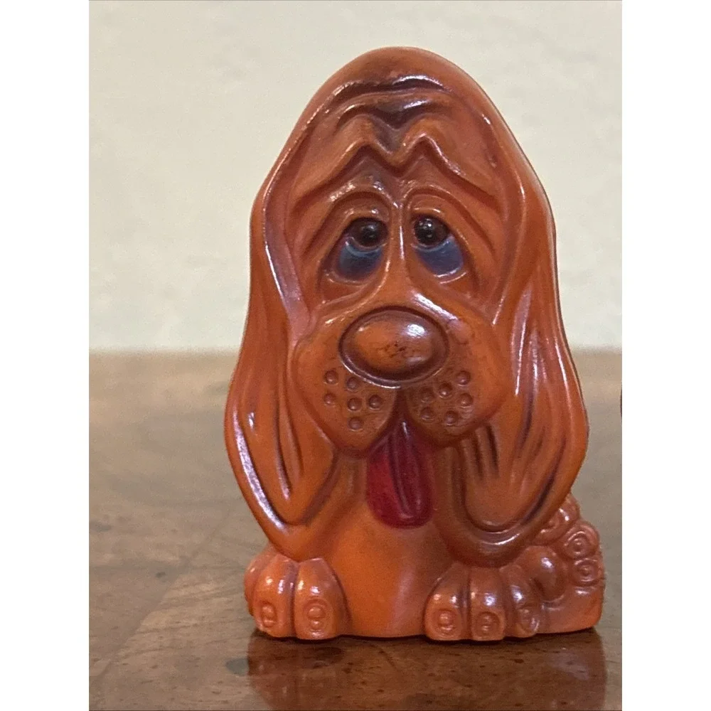 Vintage 1970s Basset Hound Dog Salt & Pepper Shakers Orange Plastic - Picture 2 of 7